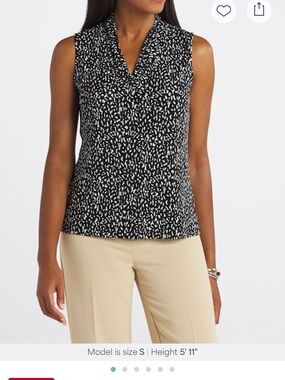 Gilli Black & White Sleeveless V-Neck Printed Blouse